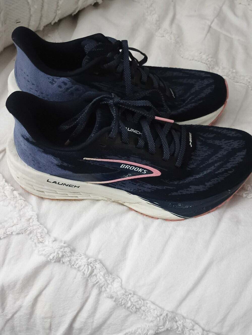 Brooks Women's Launch 11 Athletic Sneakers. Size 7.5